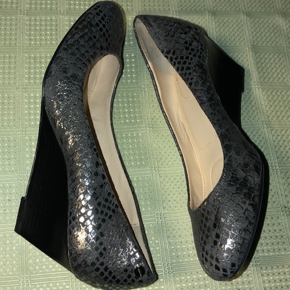 Calvin Klein Women's Silver Snake Pattern Wedges - Picture 6 of 11